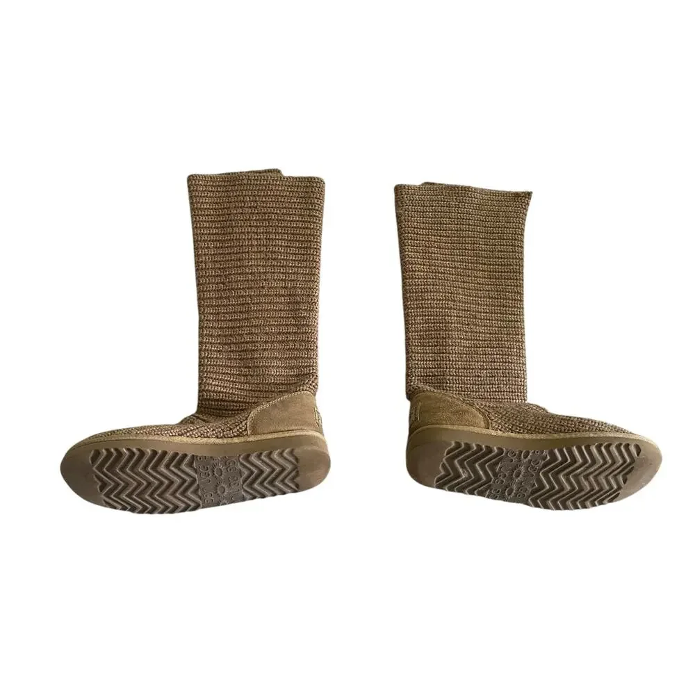 UGG Women’s Classic Cardy Boots Size 7 US / 38 EU Beige 5819 Sweater Boot Brown
